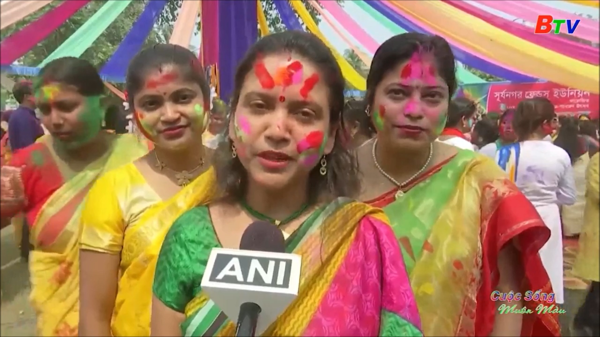 Lễ hội Holi tiếp tục diễn ra tưng bừng trên khắp Ấn Độ